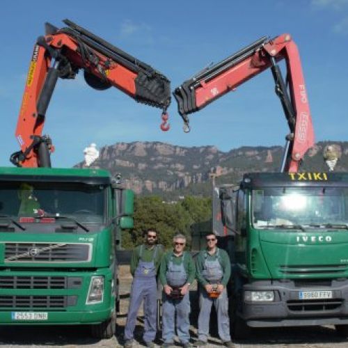 Camions grues al Vallès de TRANSPORTS J. RAMÍREZ