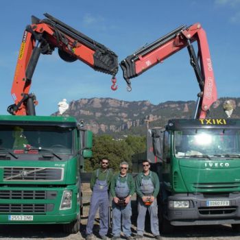 Camions grues al Vallès de TRANSPORTS J. RAMÍREZ